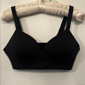 Smooth Black Wireless Comfort Bra